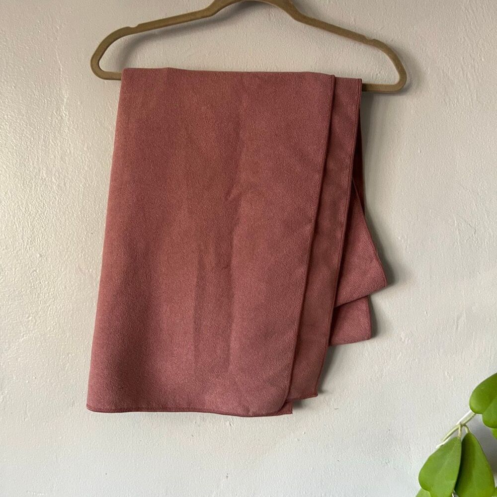 Lana Luna yoga towel in Dusty pink